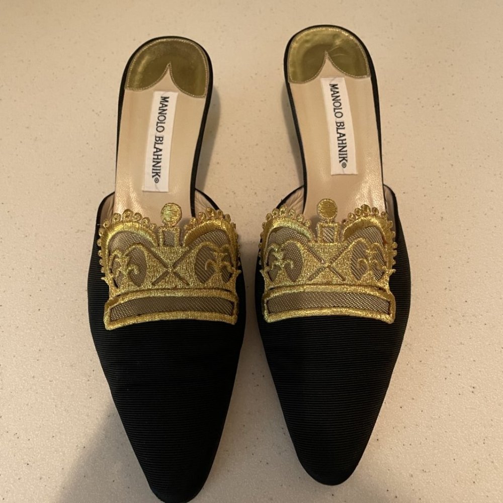 Womens's Manolo Blahnik, Black & Gold Kitten Heel Mules Size 38 1/2-Gently Used